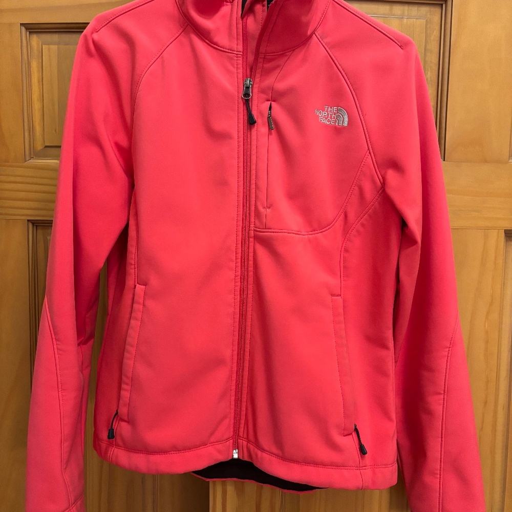 The North Face Womens Apex Bionic Soft Shell Jacket Coral M